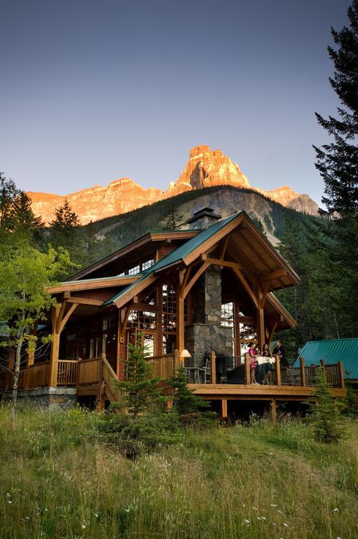 Cathedral Mountain Lodge Field Extérieur photo