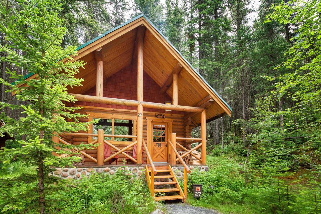 Cathedral Mountain Lodge Field Extérieur photo