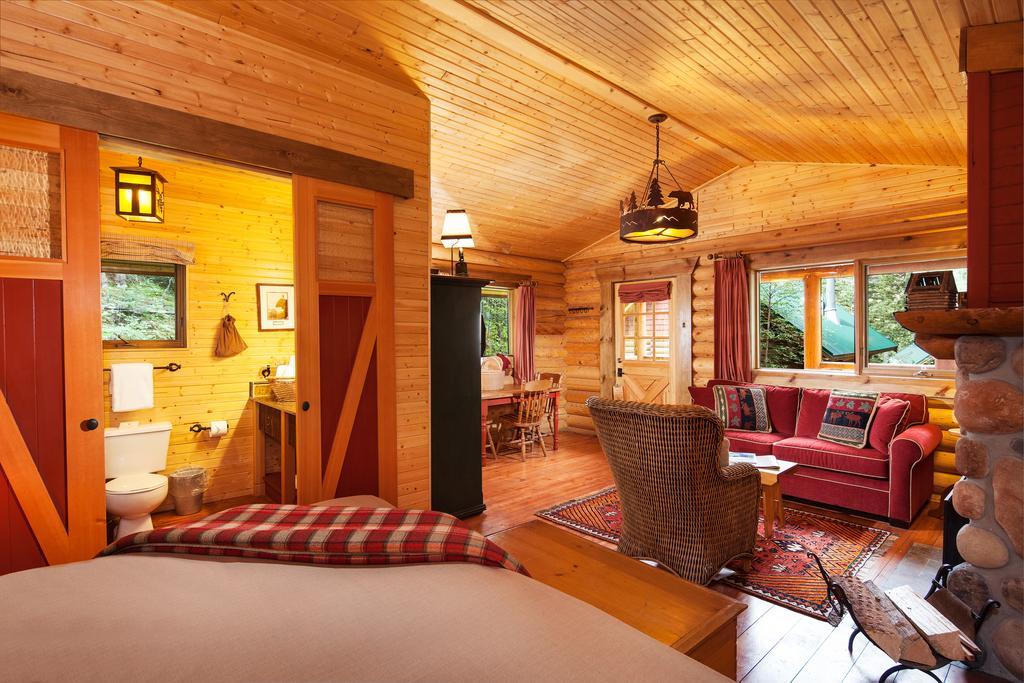 Cathedral Mountain Lodge Field Extérieur photo