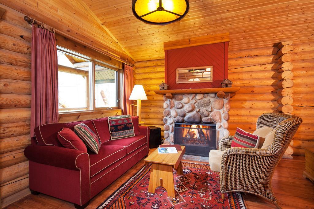 Cathedral Mountain Lodge Field Extérieur photo