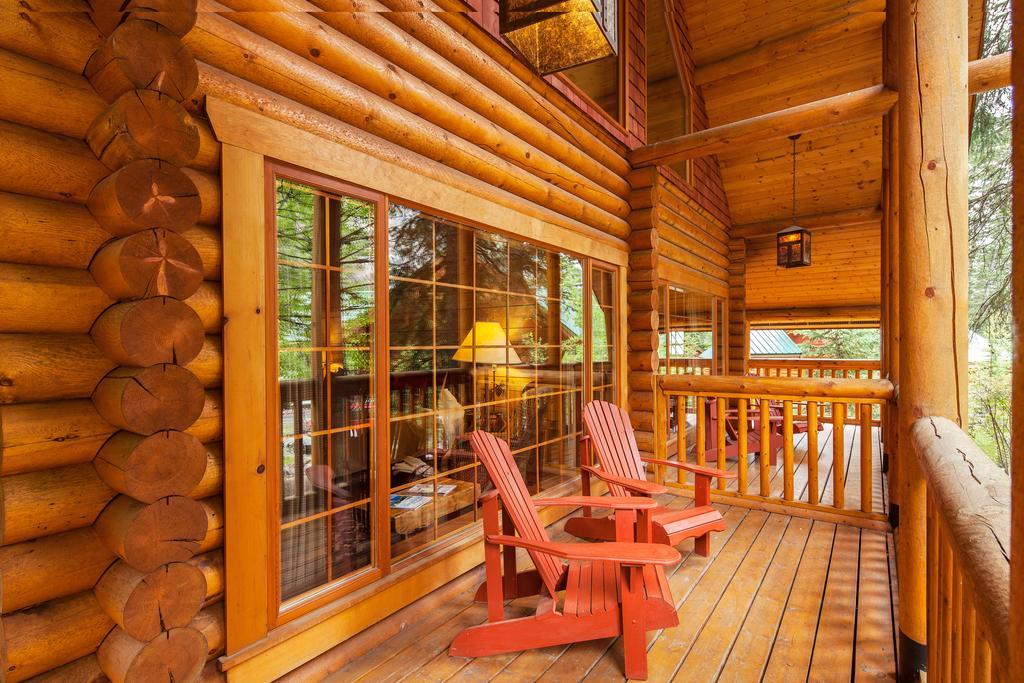 Cathedral Mountain Lodge Field Extérieur photo
